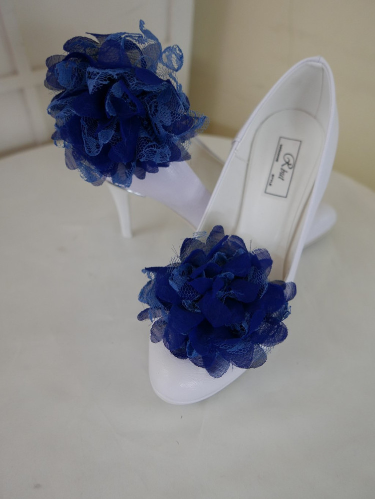 Klipsy do butów szafirowe kwiaty 8 cm