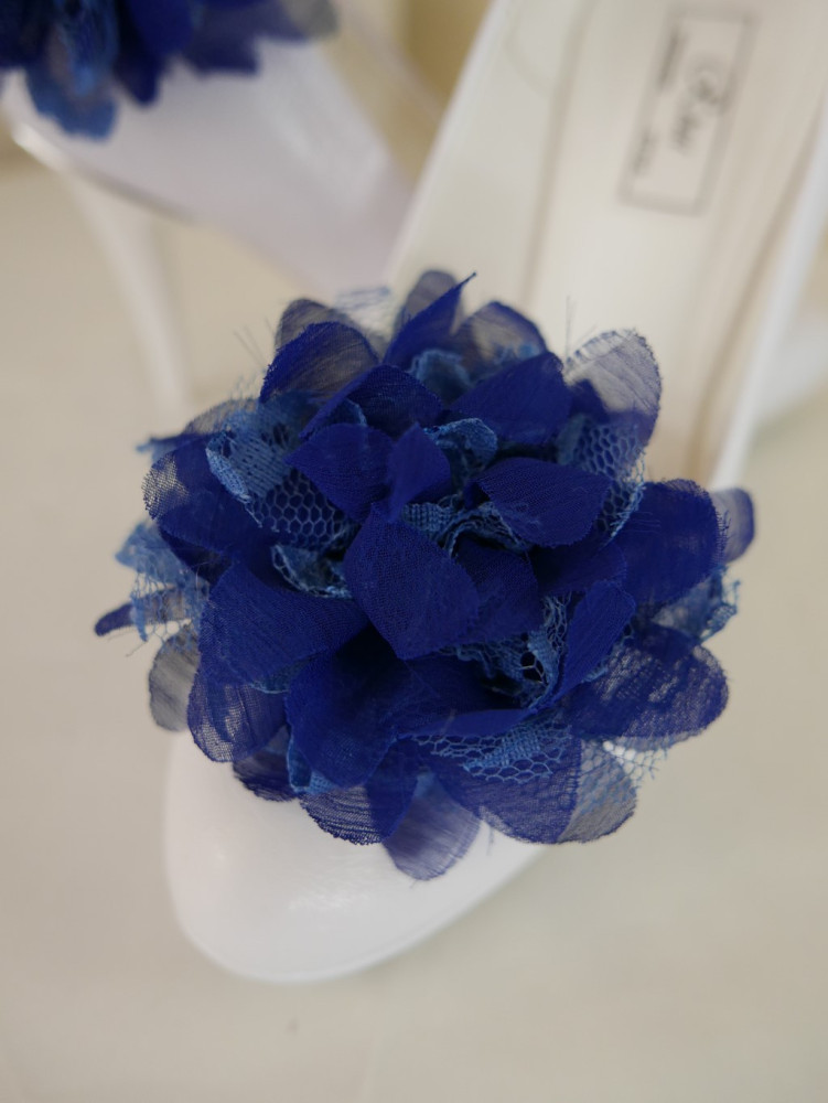 Klipsy do butów szafirowe kwiaty 8 cm