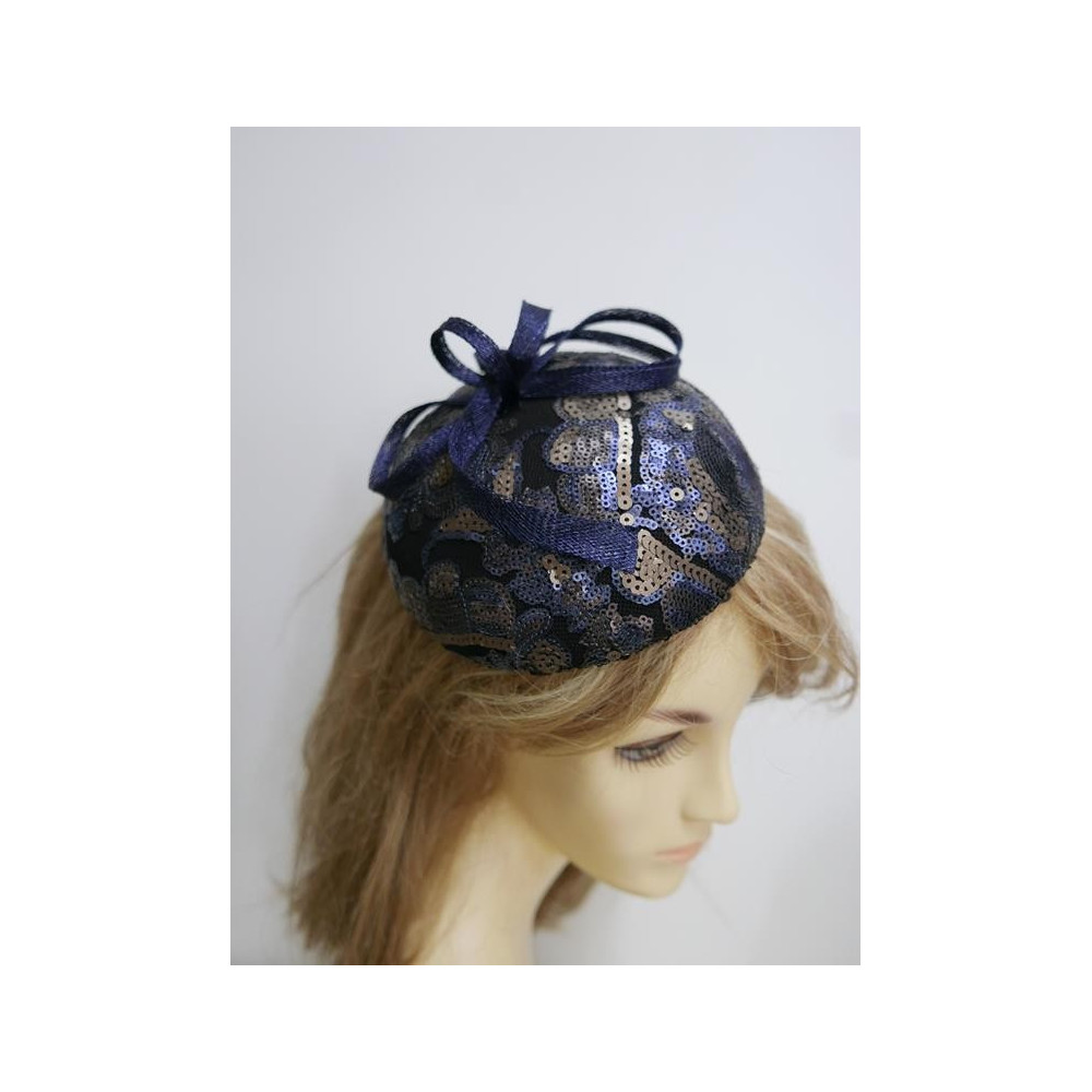 Granatowy mini toczek fascynator z matowych cekinów