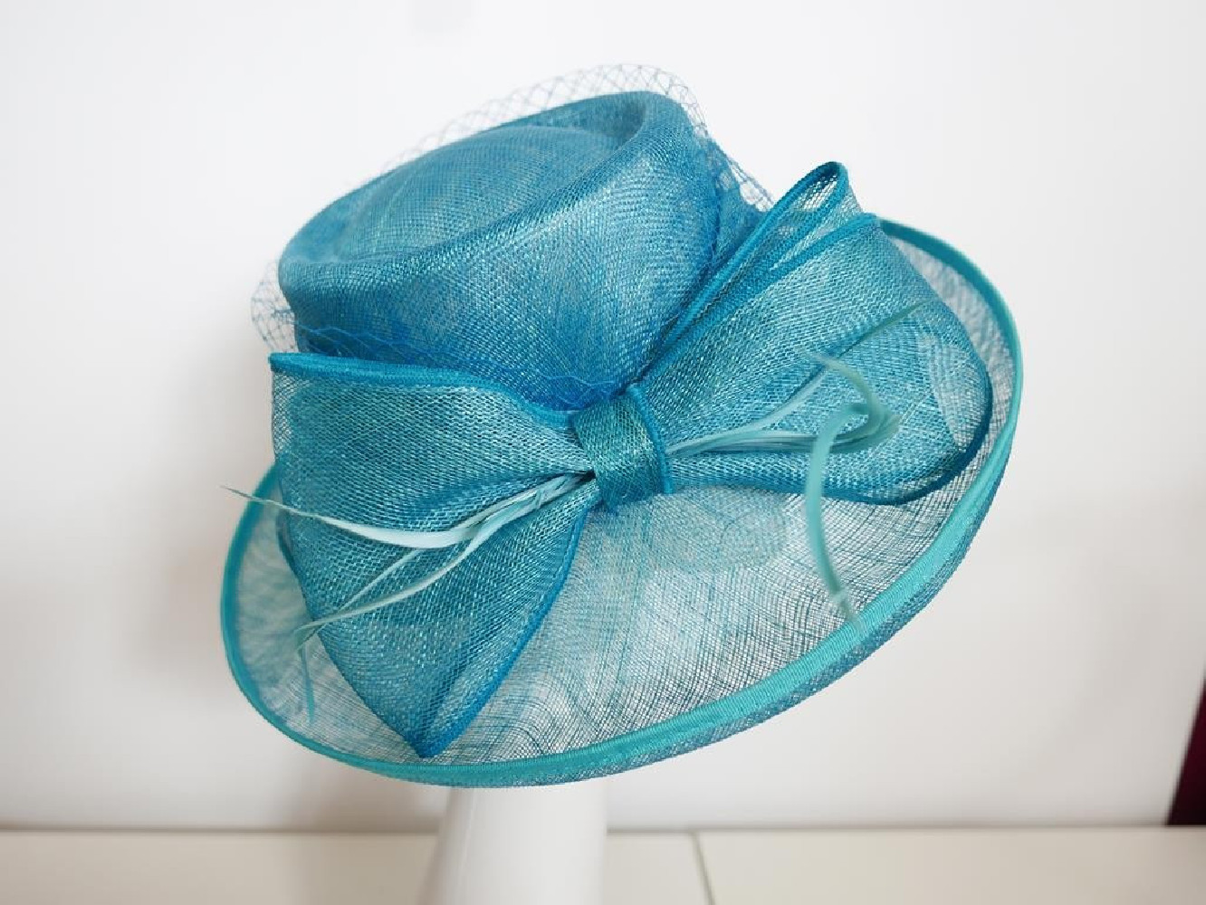 Niebieski turkus kapelusz z sinamay regulowany do 57,5 cm