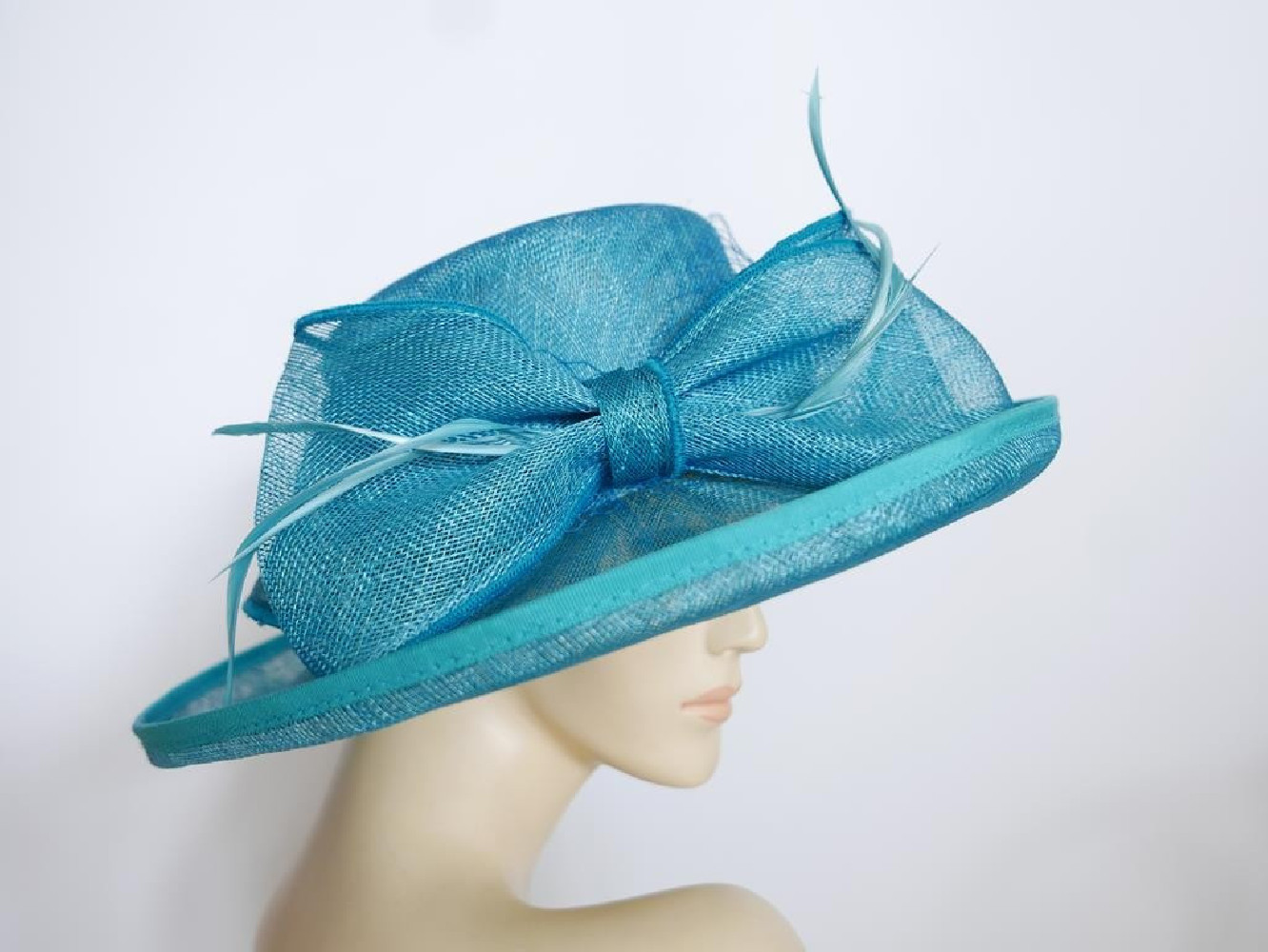 Niebieski turkus kapelusz z sinamay regulowany do 57,5 cm