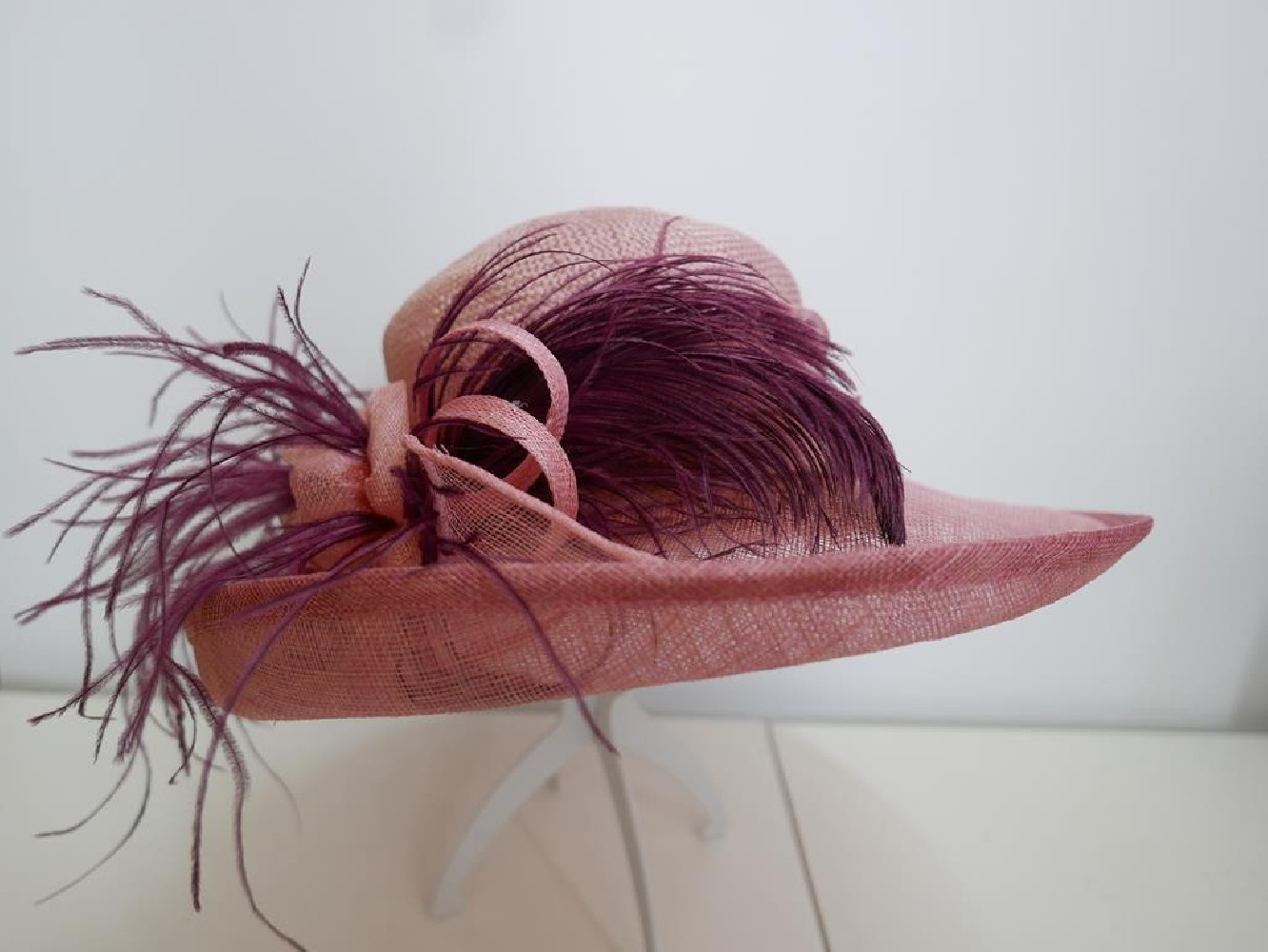 Róż burgund kapelusz z sinamay i wiskozy 56 -57 cm