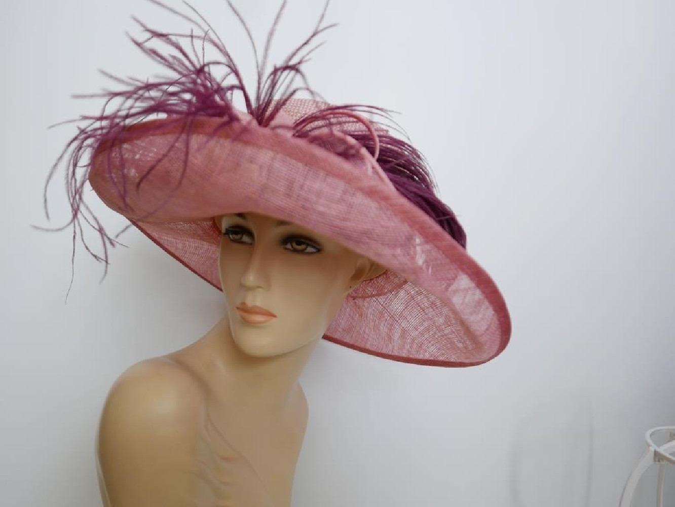 Róż burgund kapelusz z sinamay i wiskozy 56 -57 cm