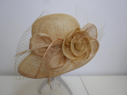 Złoty beż kapelusz z sinamay model retro regulowany do 57 cm