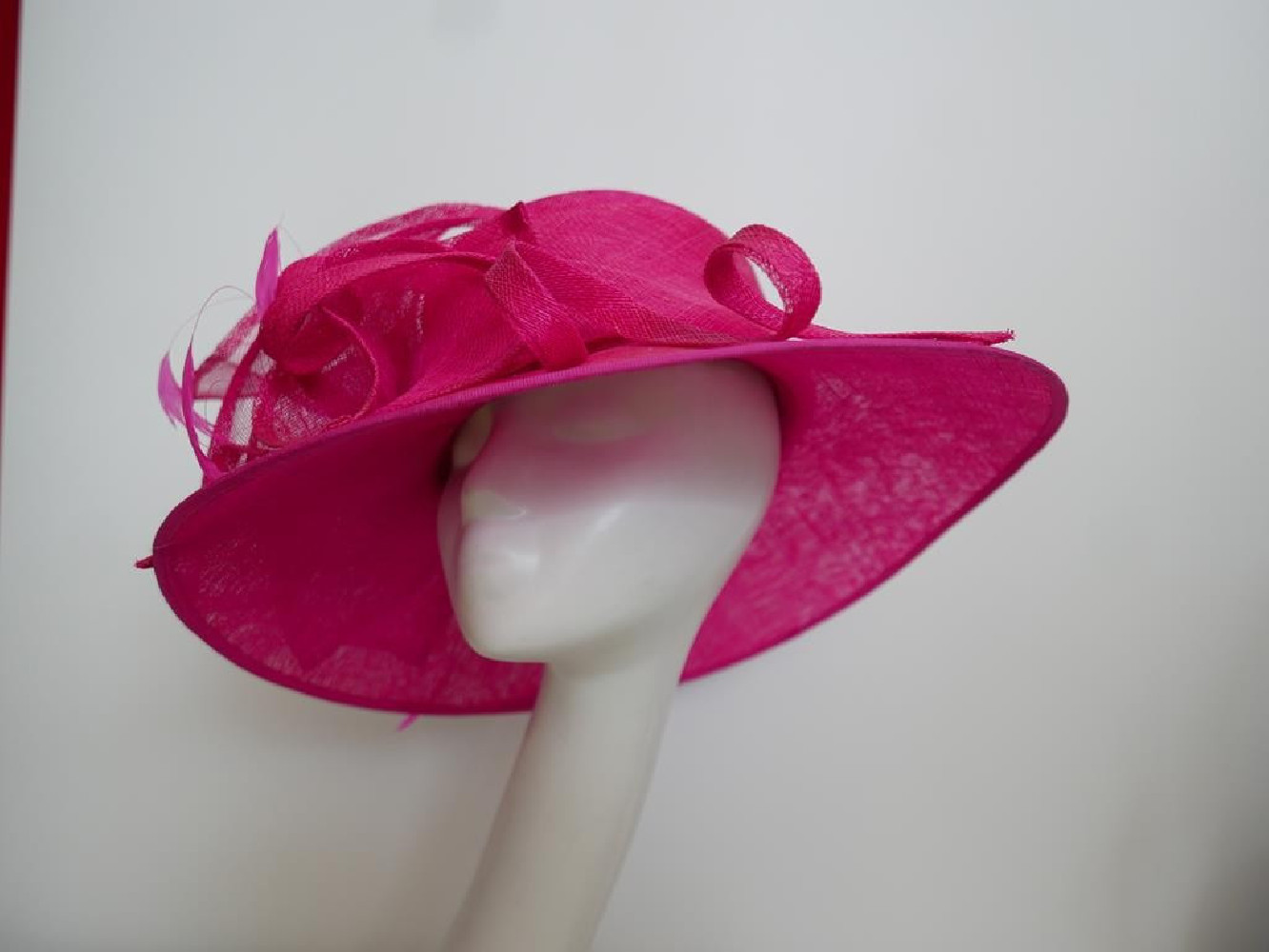 Fuksja kapelusz z sinamay 55-56 cm