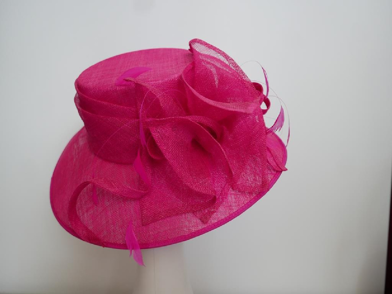 Fuksja kapelusz z sinamay 55-56 cm