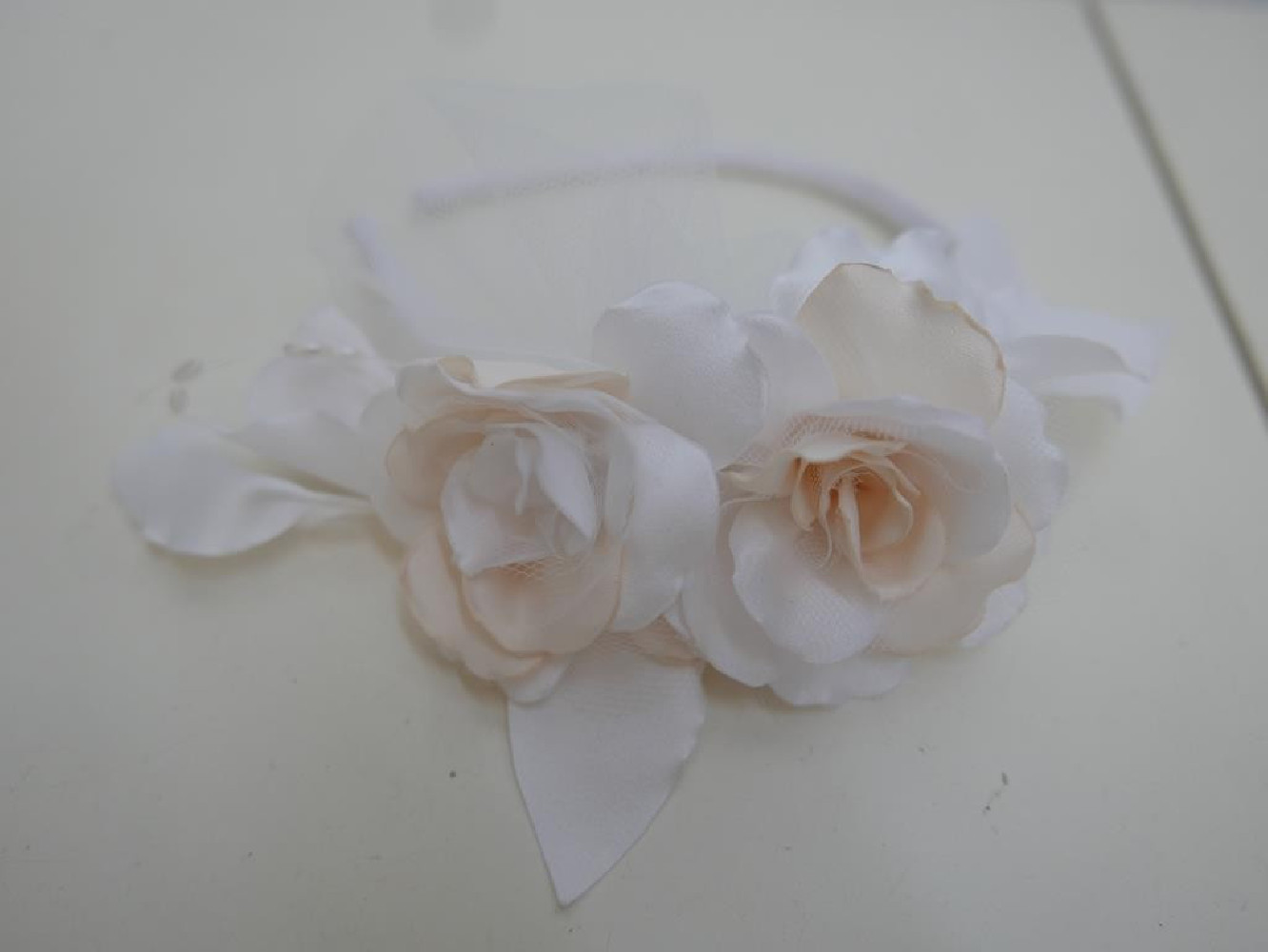 Biało kremowa opaska kwiaty dla druhny