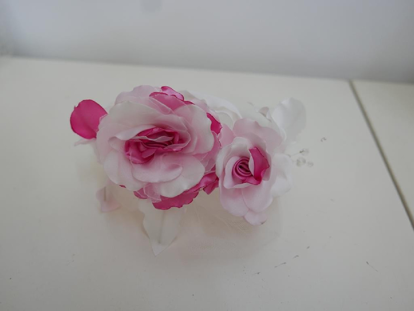 Biało różowa opaska kwiaty dla druhny