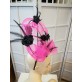 Różowo czarny fascynator z kwiatami Ascot Derby