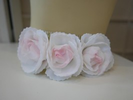 Biało różowe kwiaty stroik na grzebyku