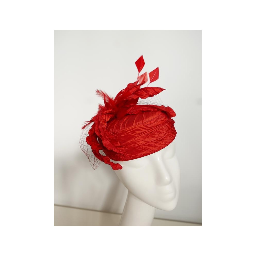 Czerwony toczek tkanina