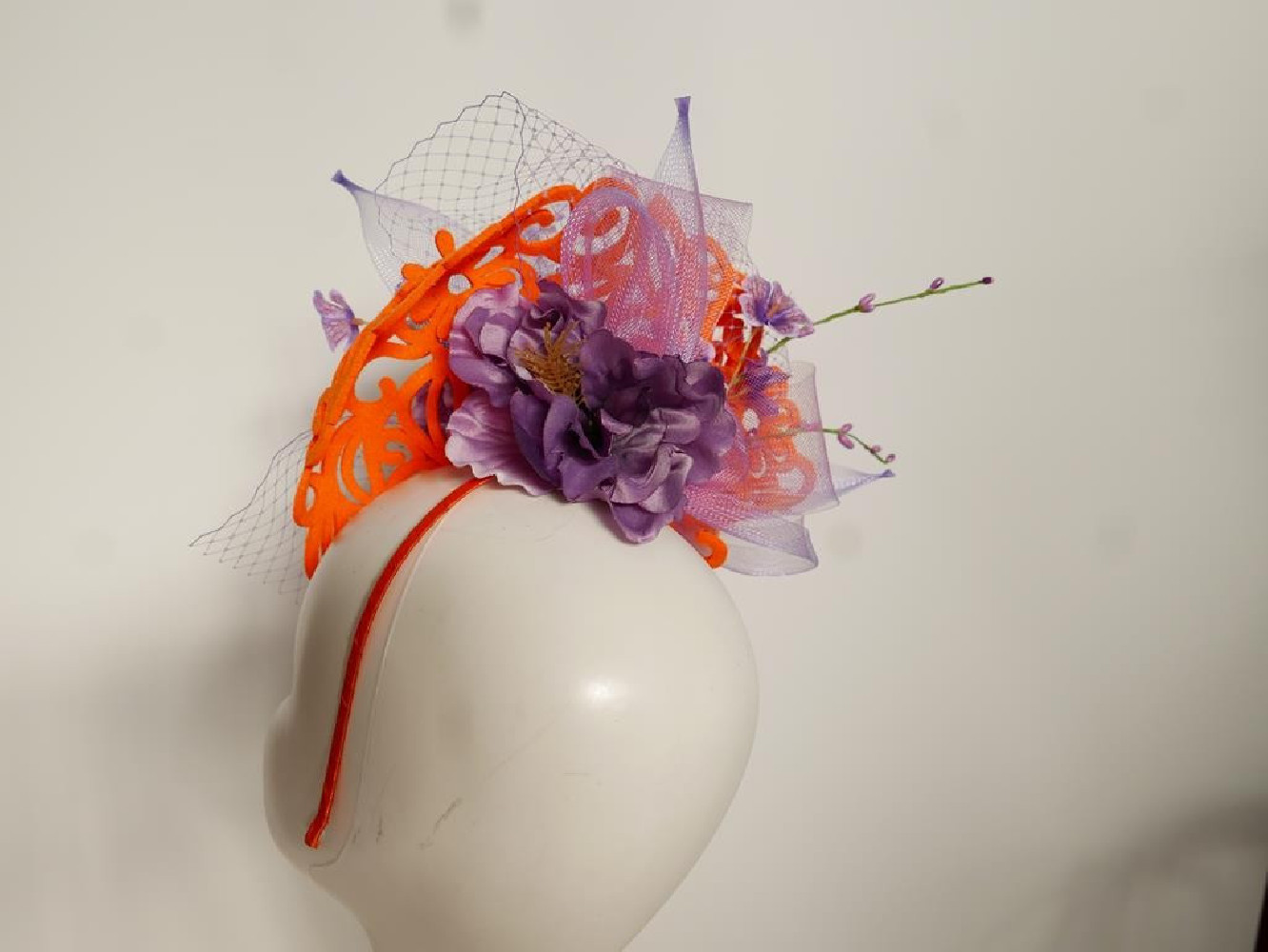 Lawendowo pomarańczowy fascynator ascot derby