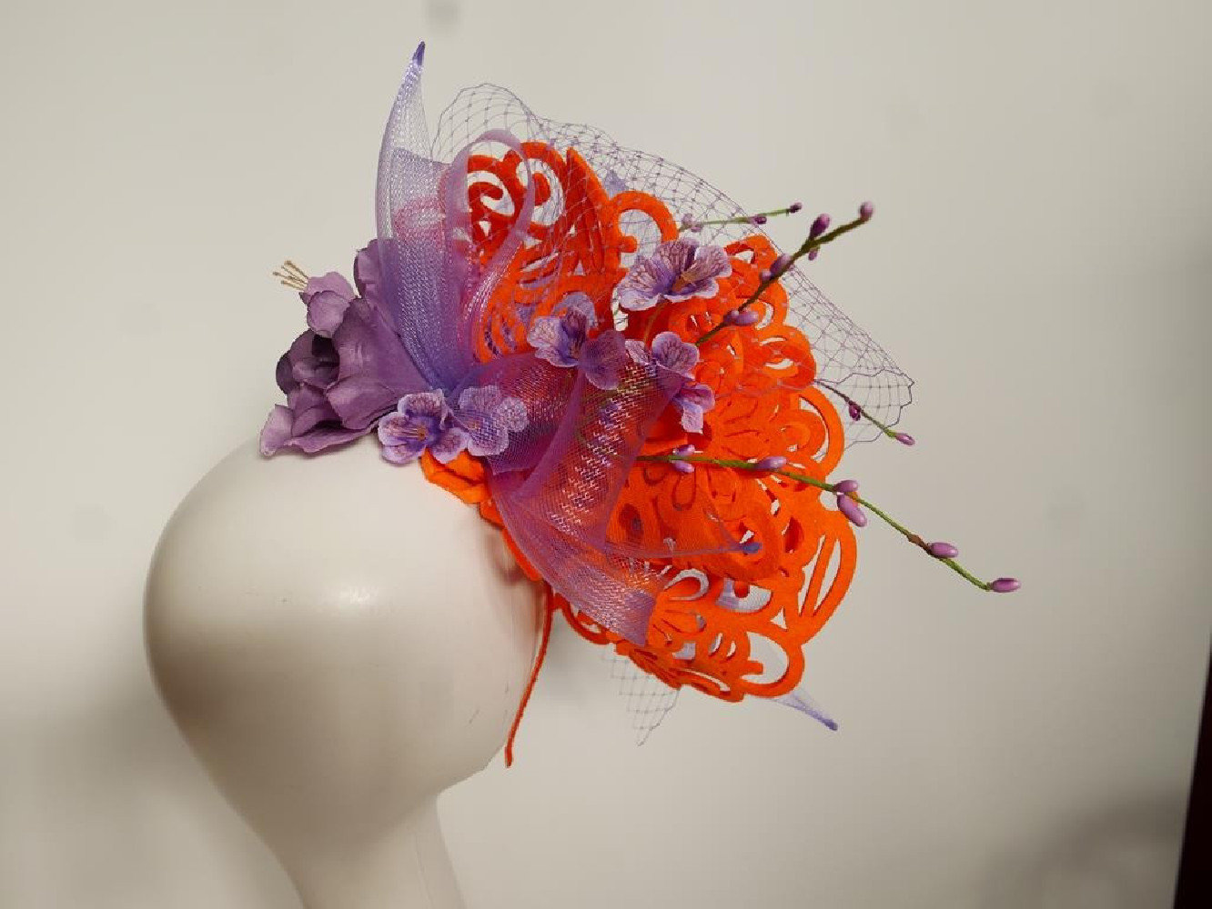 Lawendowo pomarańczowy fascynator ascot derby