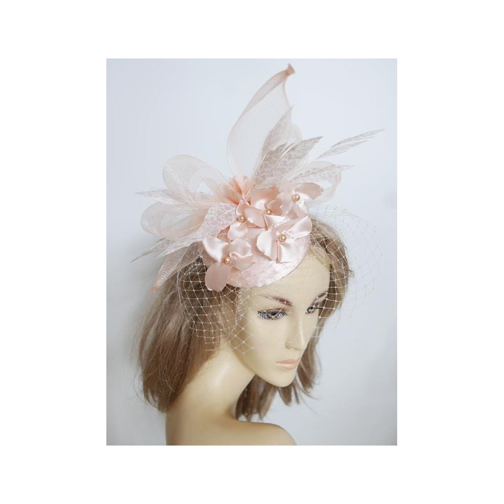 Morelowy fascynator z satyny z woalką