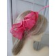 Różowy stroik z sinamay z woalką i piórami do włosów sukni kapelusza