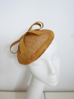 Letni miodowy mini beret letni sinamay