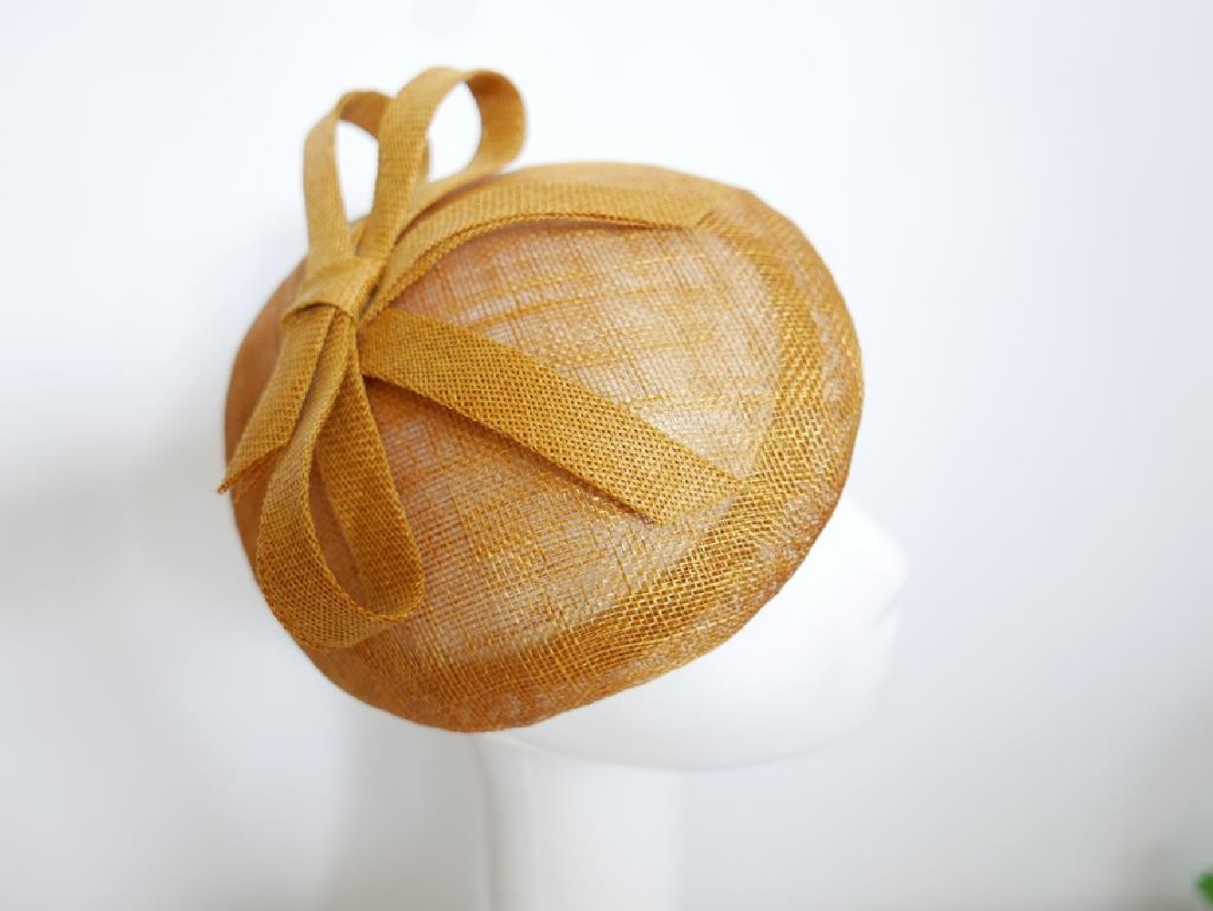 Letni miodowy mini beret letni sinamay