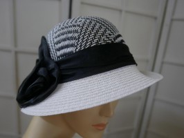 Pola biało czarny letni  kapelusz do 57 cm