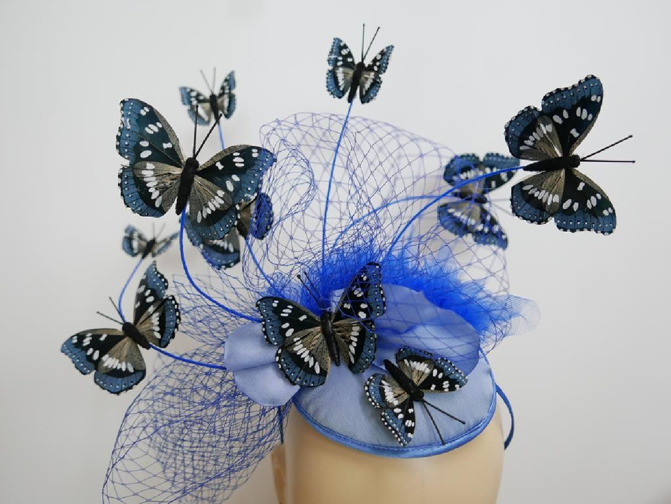 Granatowe motyle fascynator Ascot, Derby