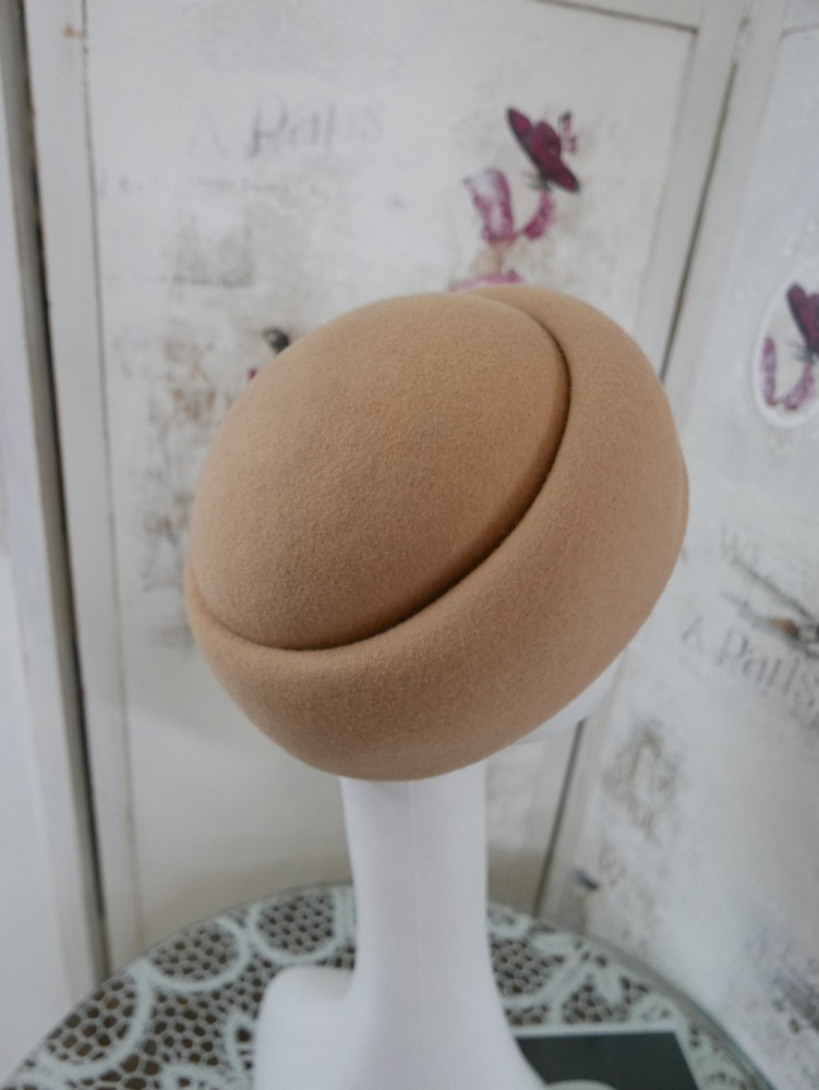 Augusta beżowy toczek filcowy 54-57 cm