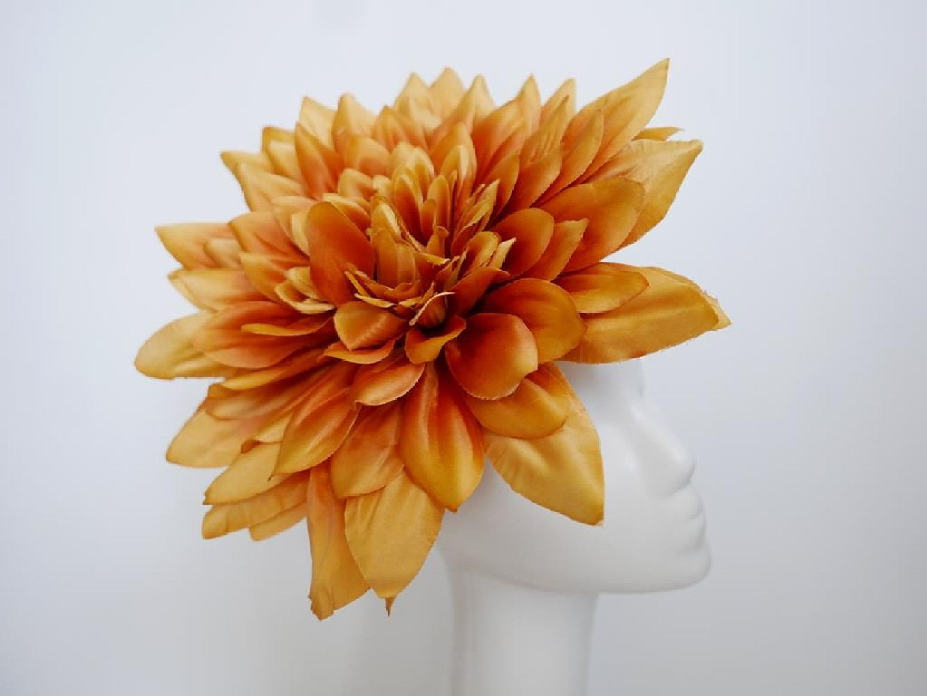 Miodowy nenufar fascynator na opasce