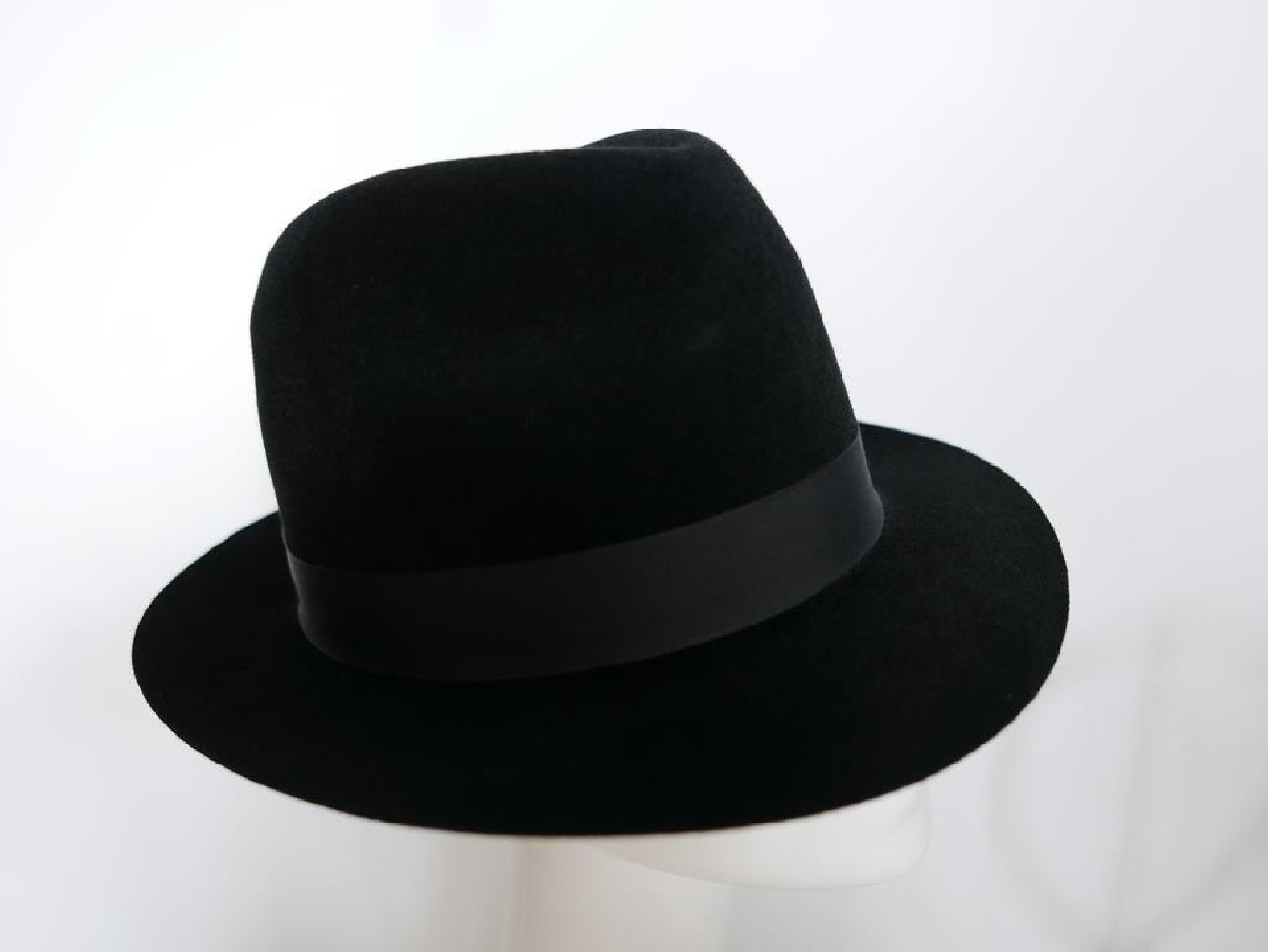 Trilby męski czarny kapelusz welurowy 56 cm