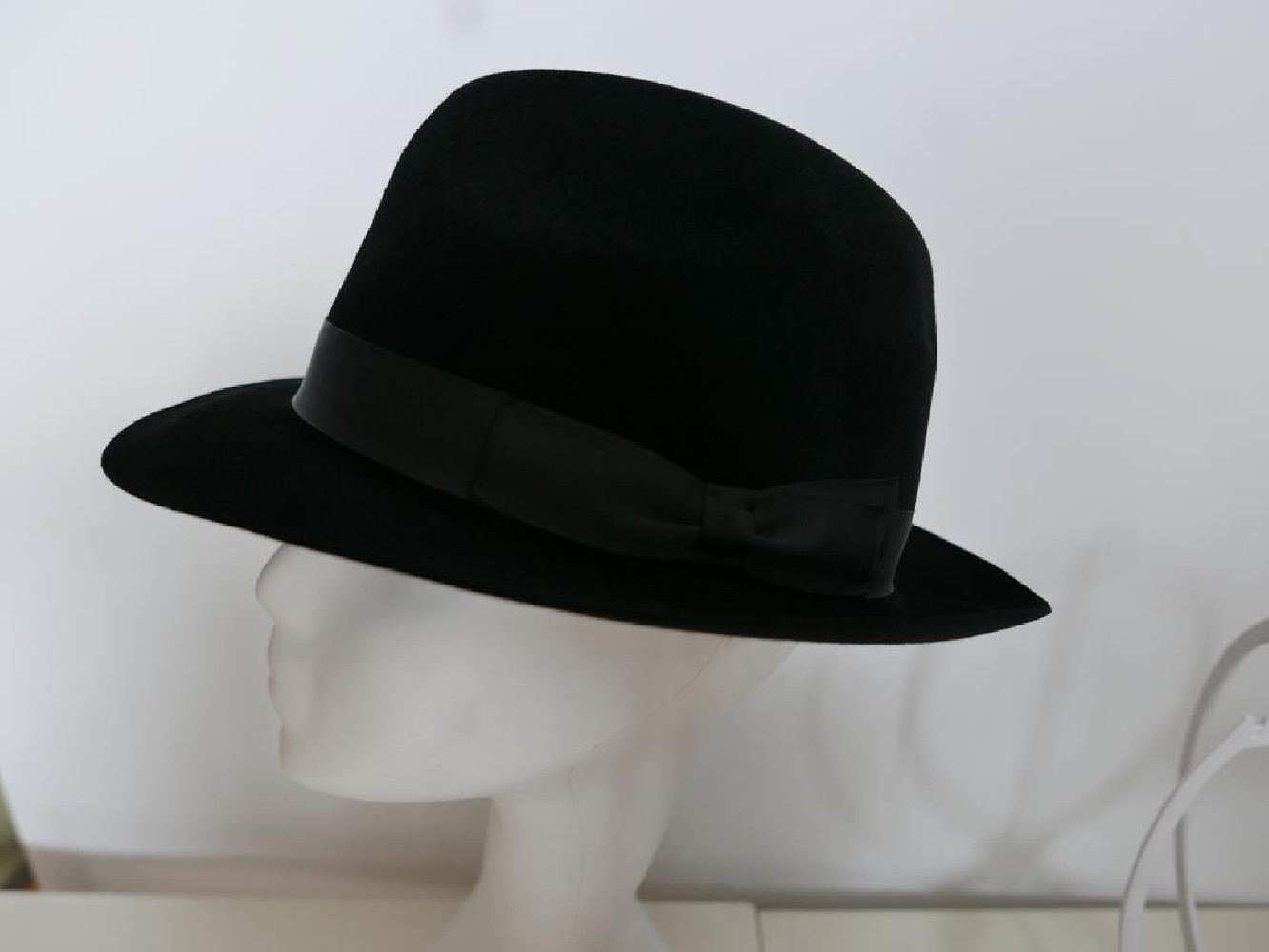 Trilby męski czarny kapelusz welurowy 56 cm