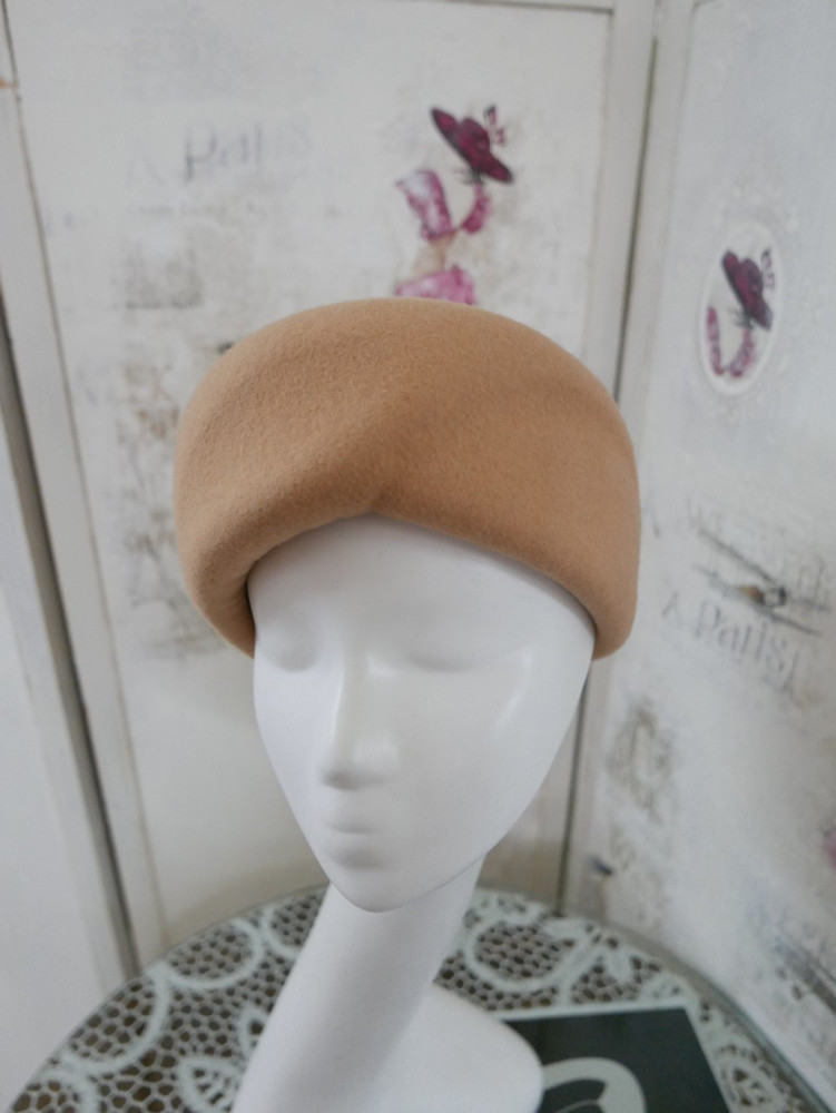 Augusta beżowy toczek filcowy 54-57 cm