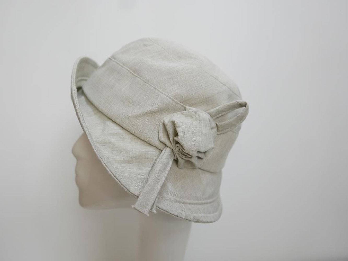 Wiosenny Beżowy kapelusz tkanina  55-57 cm