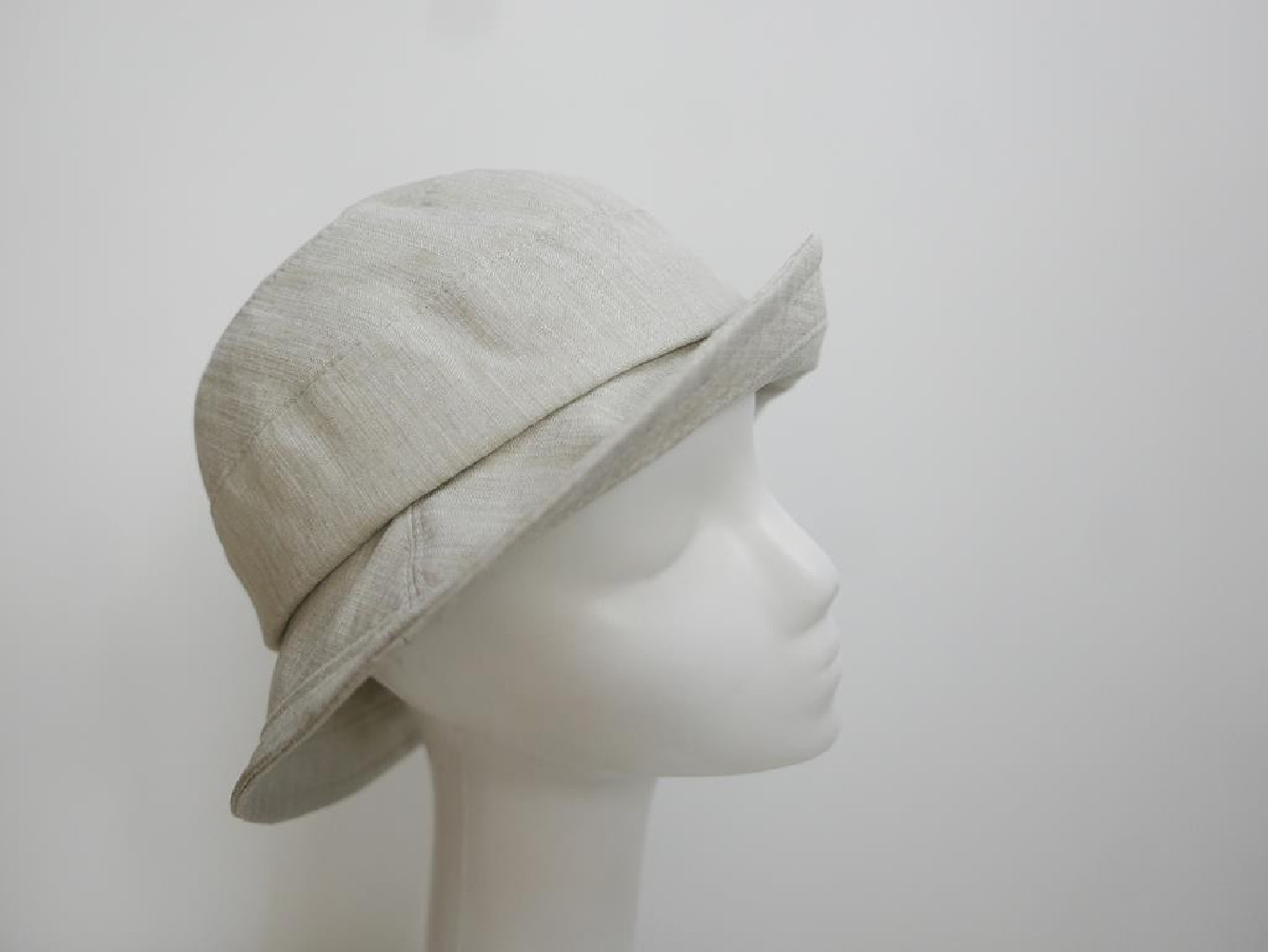 Wiosenny Beżowy kapelusz tkanina  55-57 cm