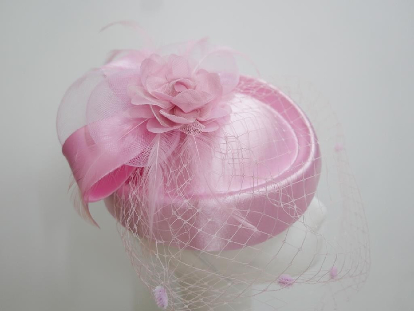 Różowa Barbie toczek tkanina z woalka