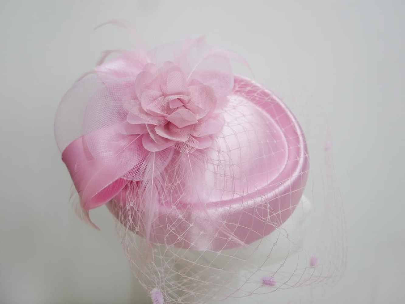 Różowa Barbie toczek tkanina z woalka