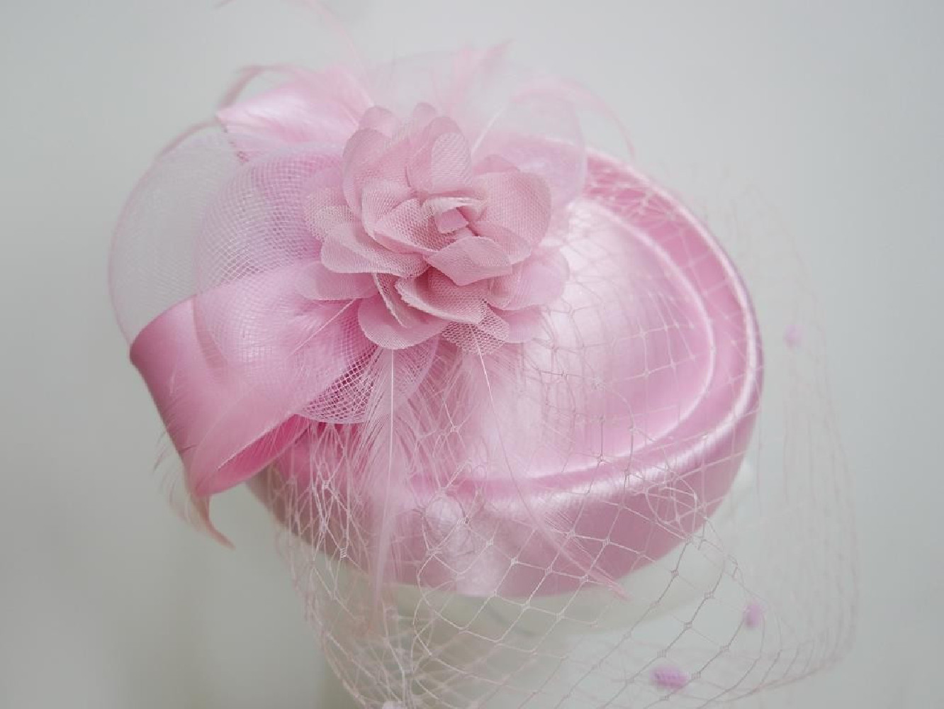 Różowa Barbie toczek tkanina z woalka