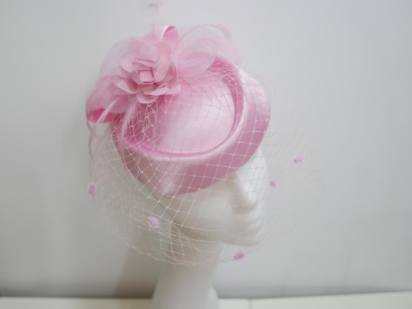 Różowa Barbie toczek tkanina z woalka