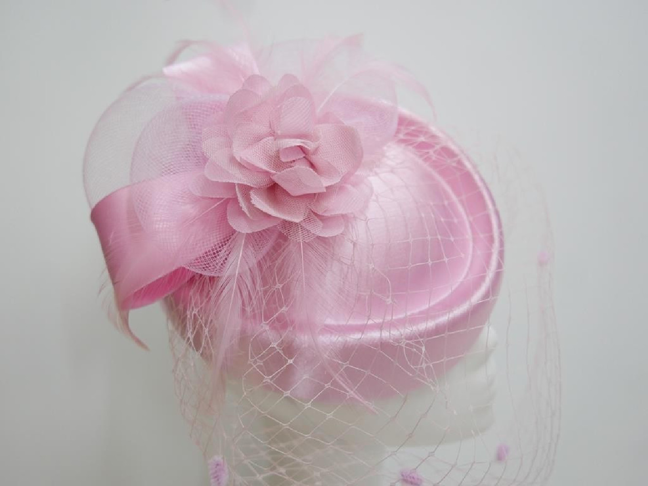 Różowa Barbie toczek tkanina z woalka