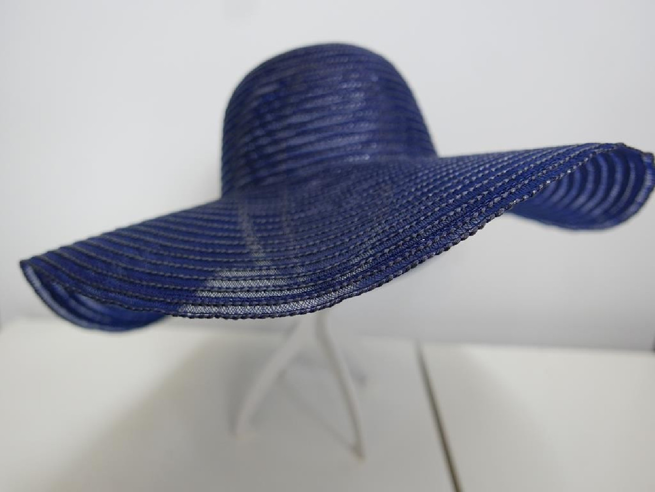 Granatowy kapelusz  letni z syntetycznej słomki 57-59 cm