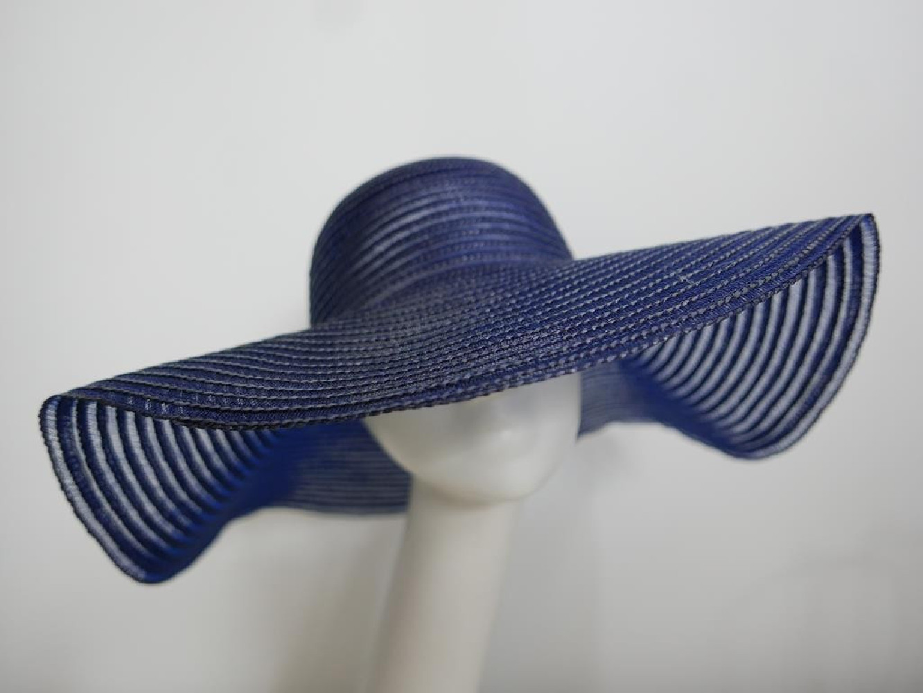 Granatowy kapelusz  letni z syntetycznej słomki 57-59 cm