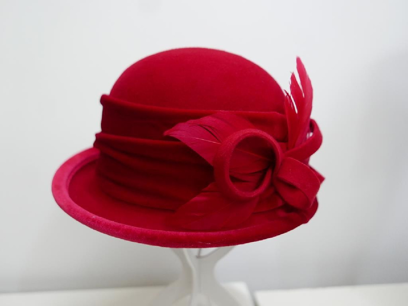 Czerwony kapelusz filcowy z welurem 56-58 cm