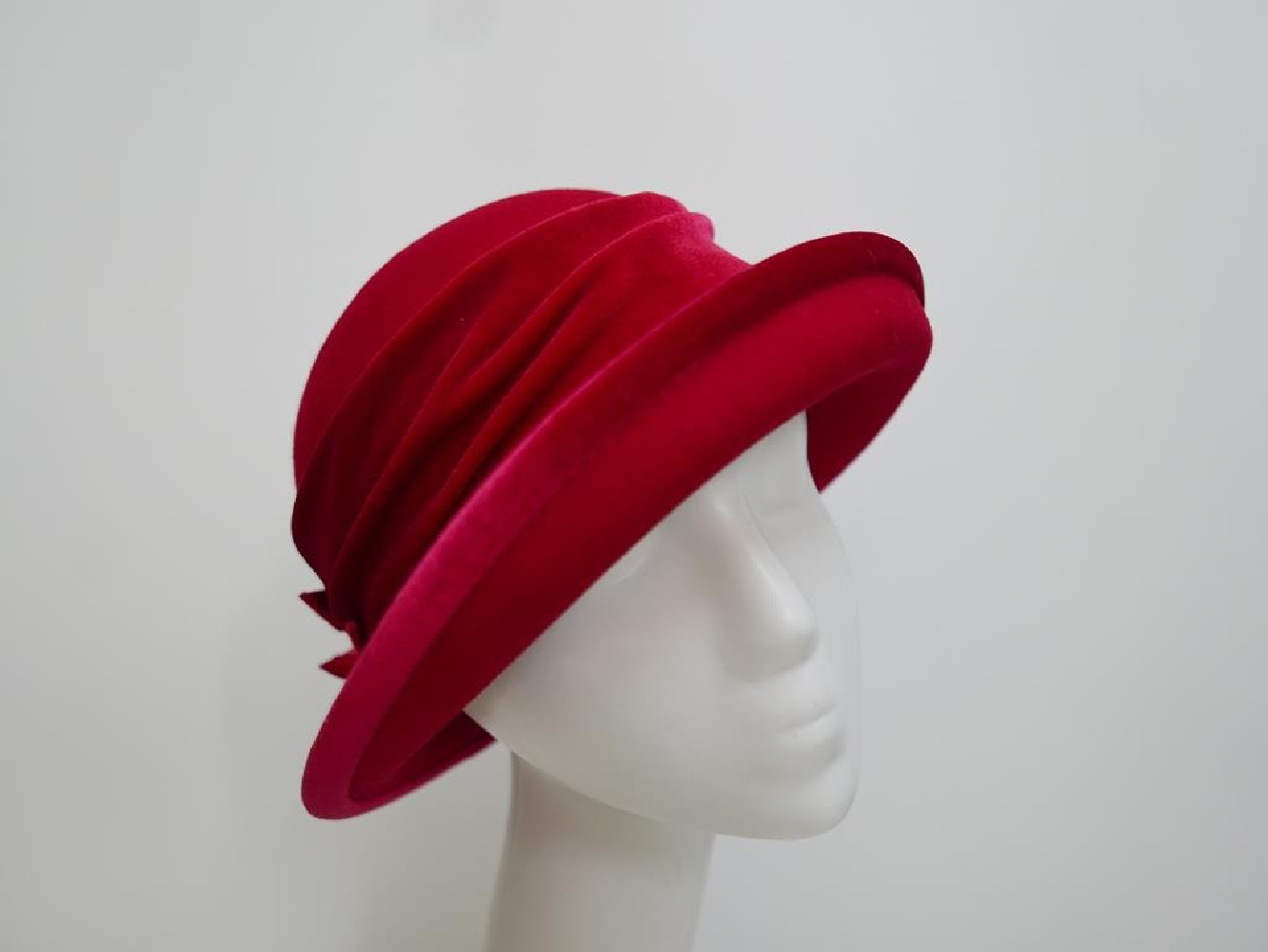 Czerwony kapelusz filcowy z welurem 56-58 cm