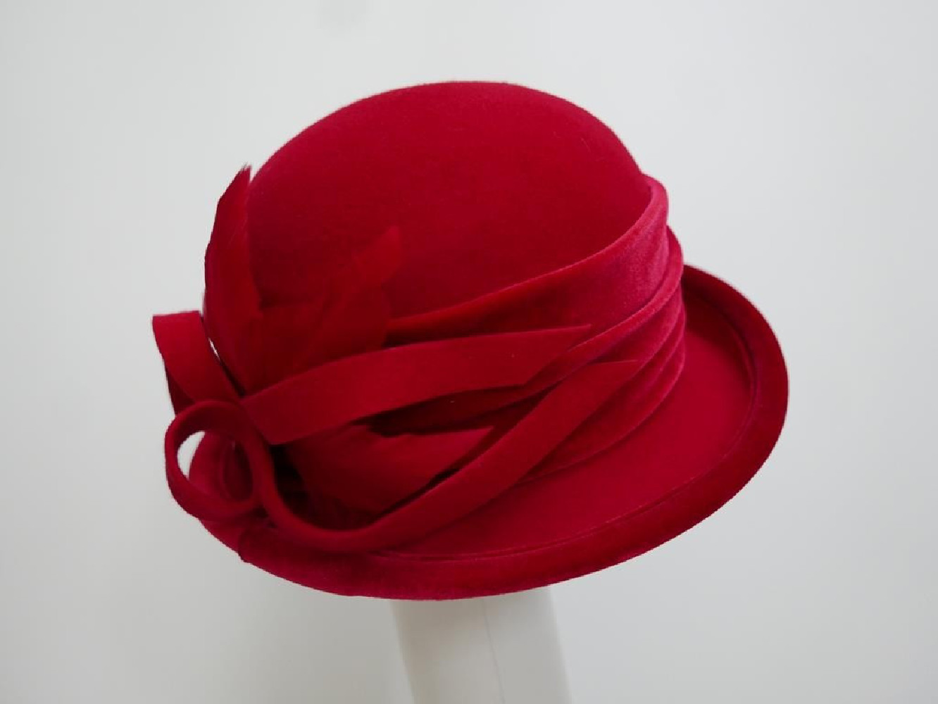 Czerwony kapelusz filcowy z welurem 56-58 cm