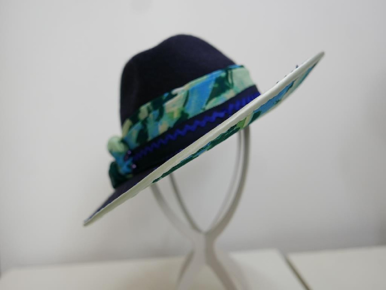 Fedora granatowo zielony kapelusz filcowy 56-58 cm