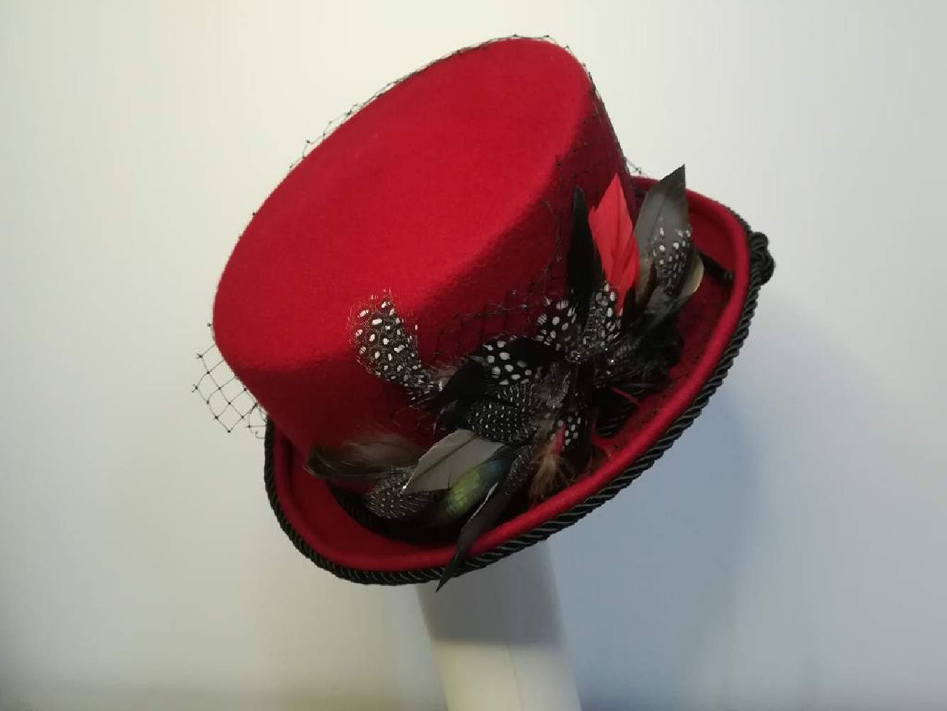 Czerwono czarny cylinder w stylu Goth 54-58 cm