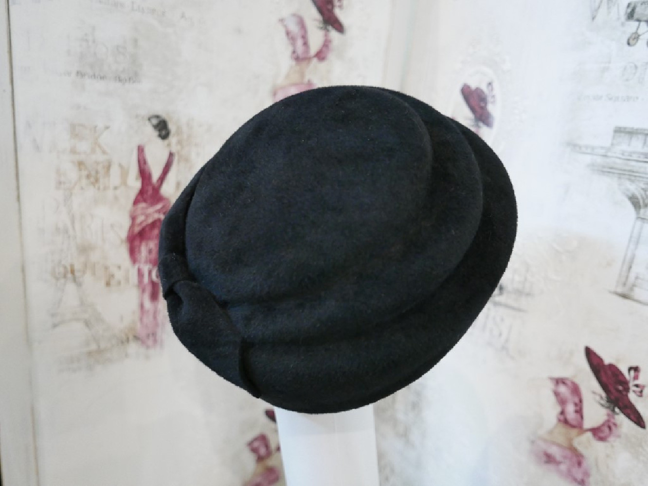 Afrodyta- czarny toczek pilśń welurowa 55-58 cm