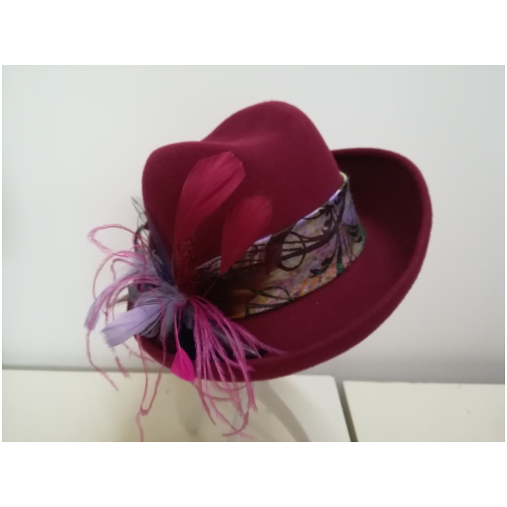 Roni wiśniowy kapelusz z piórami filcowy 54-56 cm