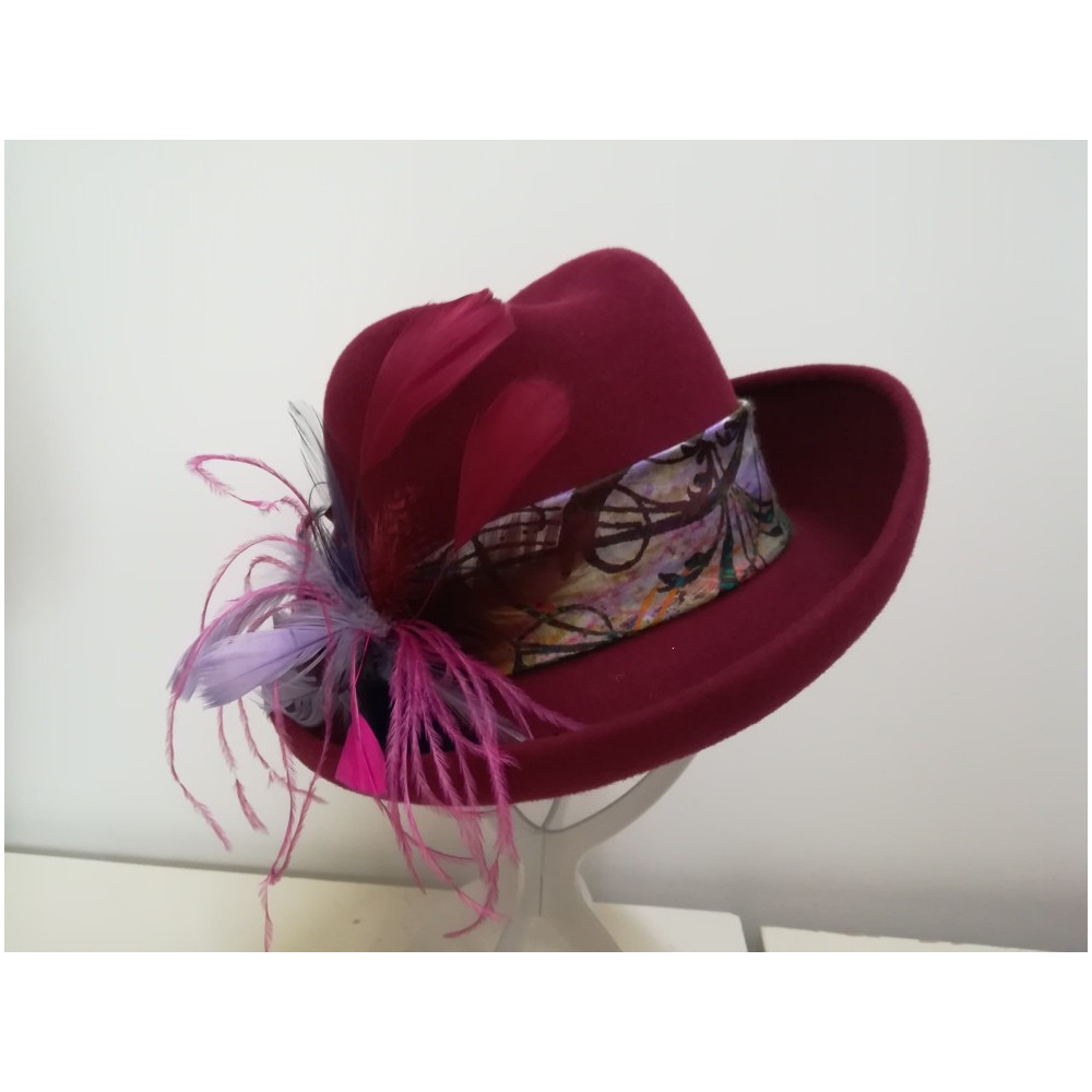 Roni wiśniowy kapelusz z piórami filcowy 54-56 cm