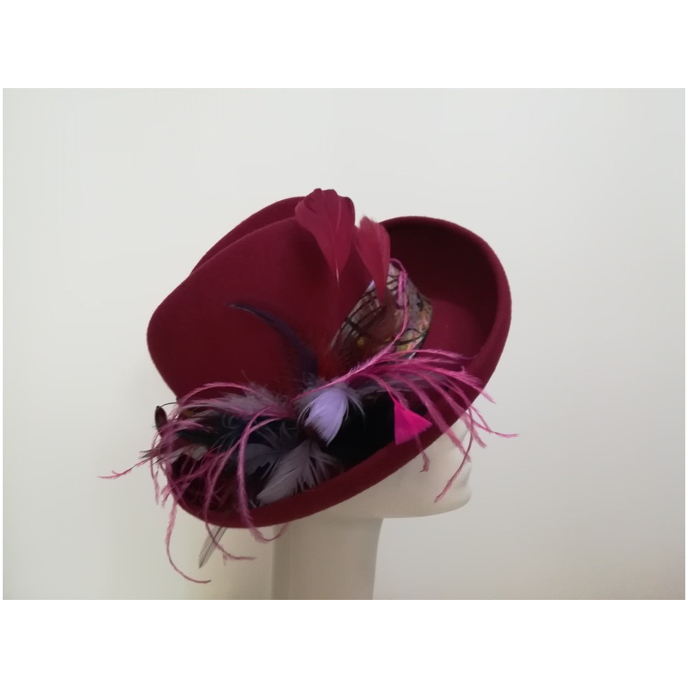 Roni wiśniowy kapelusz z piórami filcowy 54-56 cm