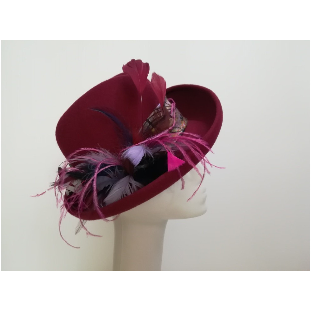 Roni wiśniowy kapelusz z piórami filcowy 54-56 cm