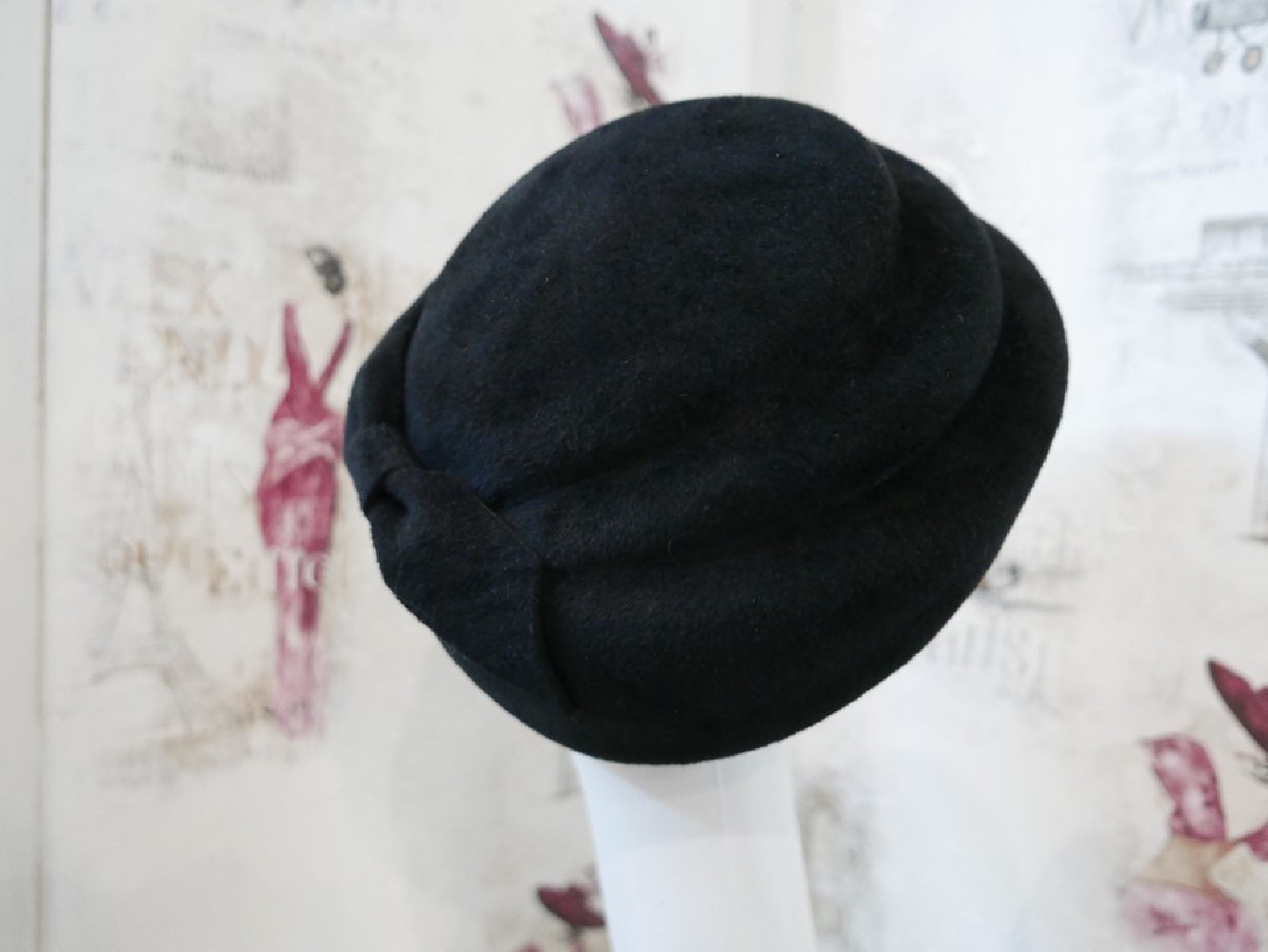 Afrodyta- czarny toczek pilśń welurowa 55-58 cm