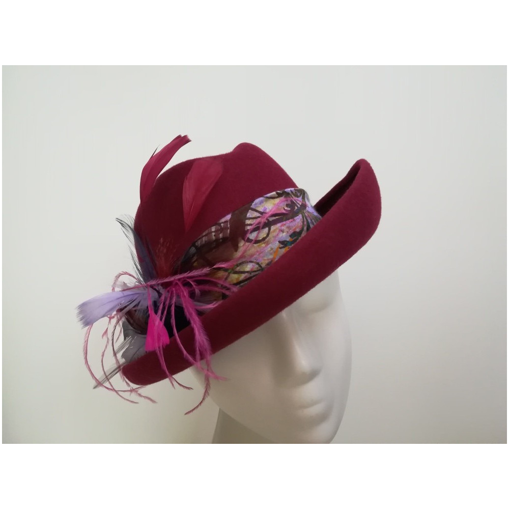 Roni wiśniowy kapelusz z piórami filcowy 54-56 cm