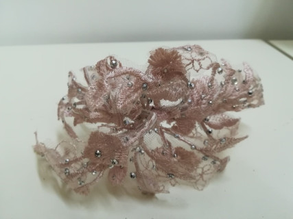 Róż pudrowy koronkowy fascynator